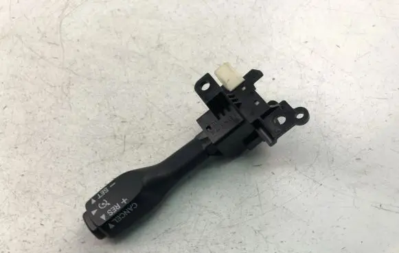 Toyota Corolla Verso E121 Cruise control switch 18A174