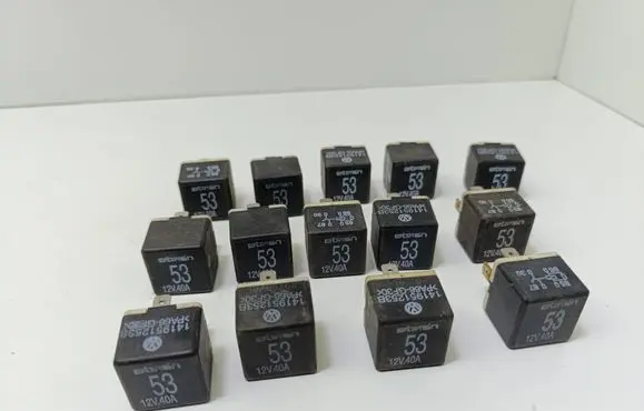 Volkswagen PASSAT B5.5 Other relay 141951253B