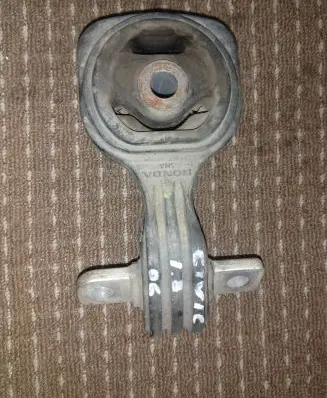 Honda Civic Engine mount bracket