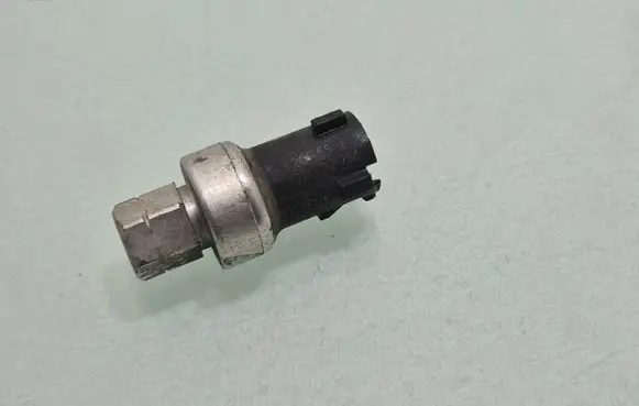 Dodge Grand Caravan Air conditioning (A/C) pressure sensor 1070027M 20P551