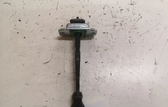 Hyundai Santa Fe Front door check strap stopper