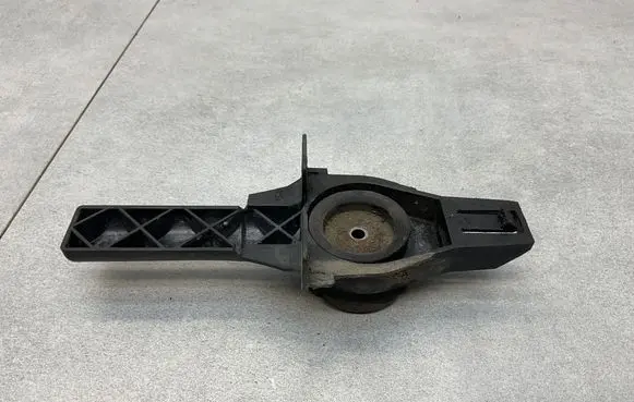 Audi A4 S4 B8 8K Radiator mount bracket 8K0805201