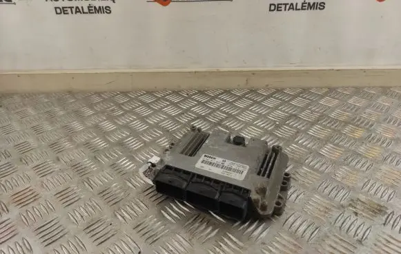 Renault Trafic II (X83) Engine control unit/module 8200935115 8201105714 0281017065