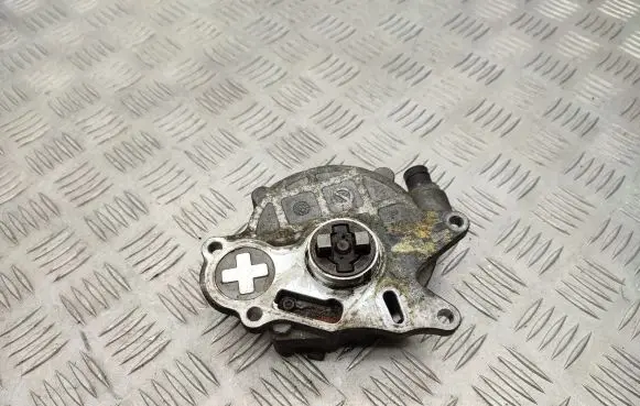 Volkswagen PASSAT B6 Vacuum pump 03L145100G