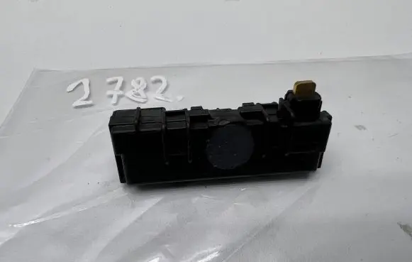 Mercedes-Benz C W204 Outside/exterior temperature sensor A2048210851 2940708500 0A09784F6021