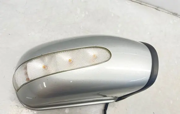 Mercedes-Benz C W203 Front door electric wing mirror 413133418
