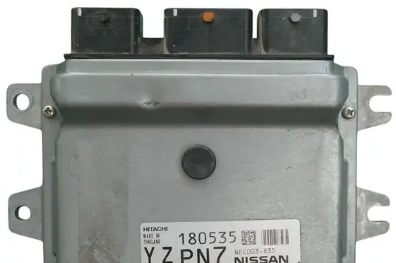 Nissan Navara Engine control unit/module ECU HITACHI YZPN7 NEC003835