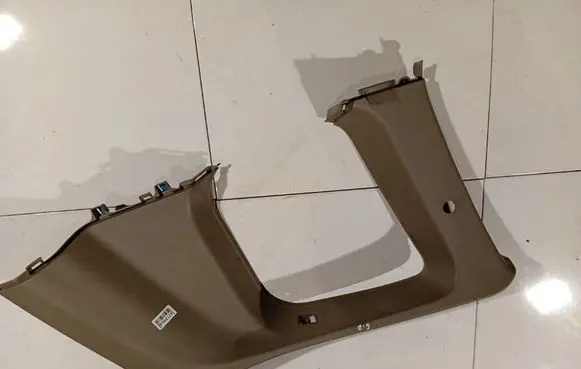 Nissan X-Trail T30 (D) pillar trim (bottom)