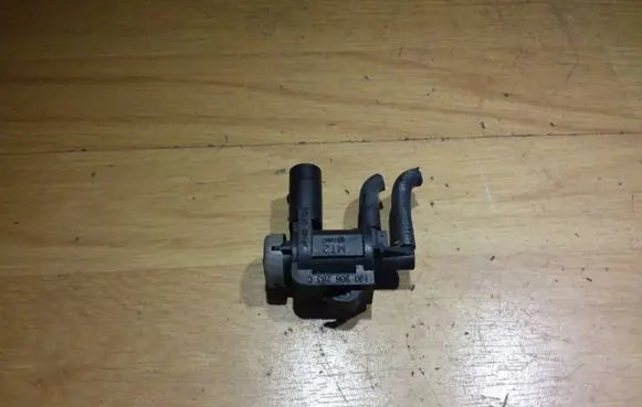 Audi A4 S4 B7 8E 8H Turbo solenoid valve 1J0906283C