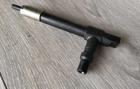 Mazda 626 Fuel injector D6960