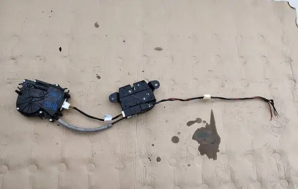 BMW 2 F45 Tailgate boot lock/latch motor UA734853106