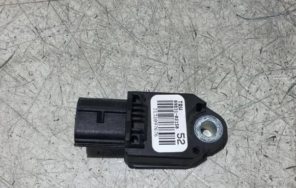 Toyota Auris E180 Airbag deployment crash/impact sensor 8983102150