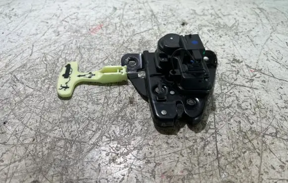Loading door lock