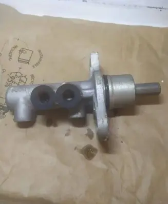 Volkswagen PASSAT B5.5 Master brake cylinder 1877