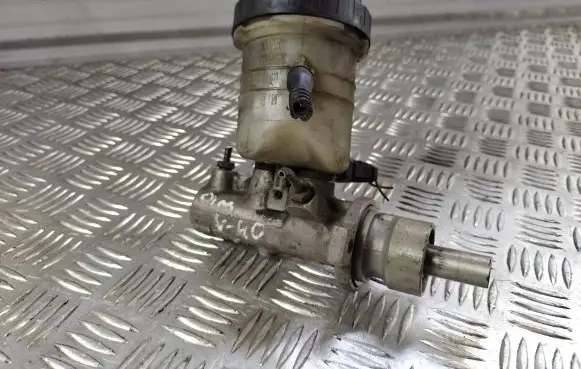 Volvo S40, V40 Master brake cylinder