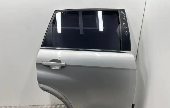Chevrolet Captiva Rear door