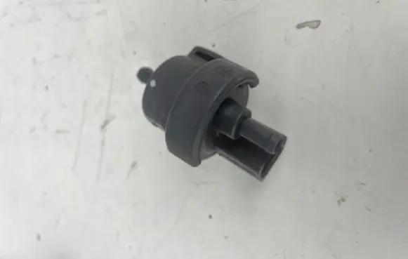 Volkswagen Golf V Turbo solenoid valve 03C906283