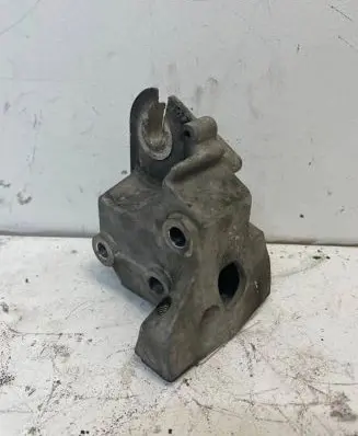Peugeot 807 Engine mounting bracket 9643030780