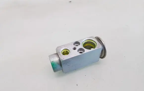 Air conditioning (A/C) expansion valve