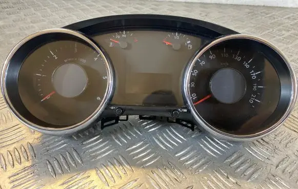 Peugeot 5008 Speedometer (instrument cluster) 9666174980 00046059 69189230U