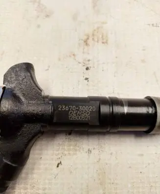 Toyota Land Cruiser (HDJ90) Fuel injector 2367030020 12B00521