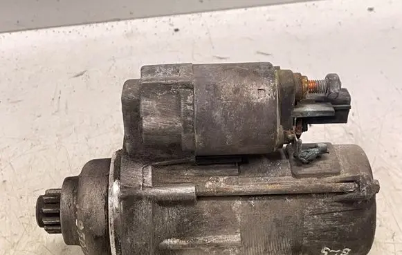 Volkswagen Caddy Starter motor 02Z911023H TS18E1 2708070391