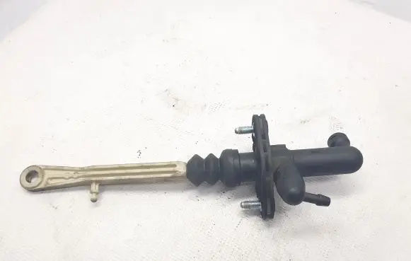 Volvo V70 Clutch slave cylinder 8636539