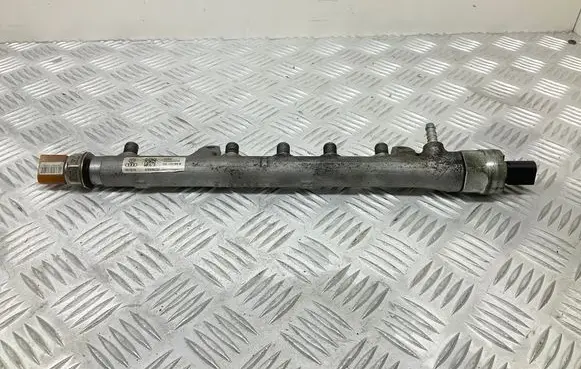 Volkswagen Golf VI Fuel pressure regulator 03L130089B 03L906051 03L130764A