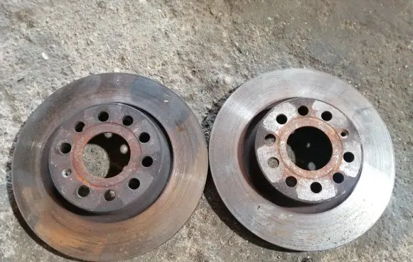 Volkswagen Golf V Front brake disc
