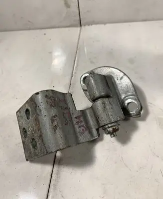 Mercedes-Benz Vito Viano W638 Front door lower hinge 