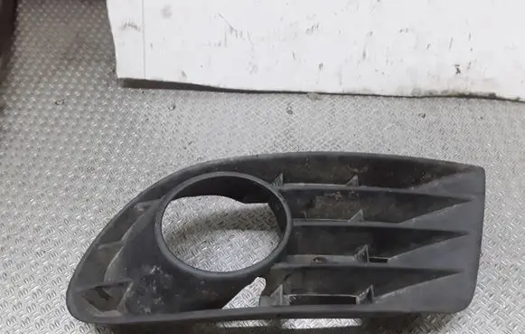Volkswagen Golf Plus Front bumper lower grill 5M0853666B