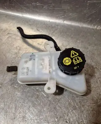 Brake fluid reservoir