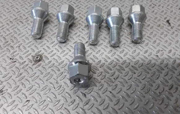 Opel Astra G Nuts/bolts 