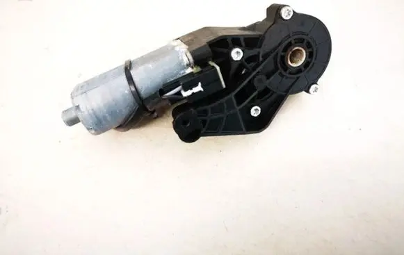 Mercedes-Benz C AMG W204 Seat adjustment motor 0390203207 82064802-4