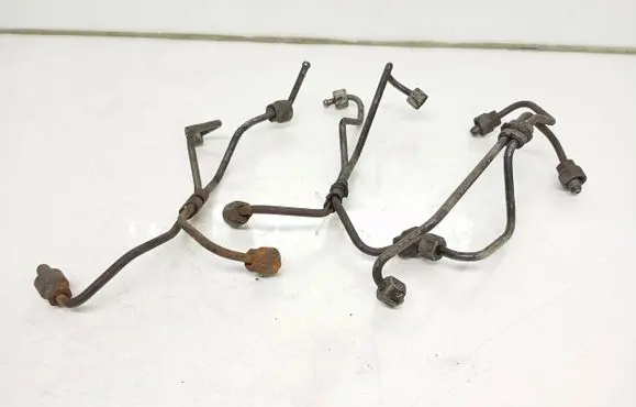 Volvo XC70 Fuel injector supply line/pipe 