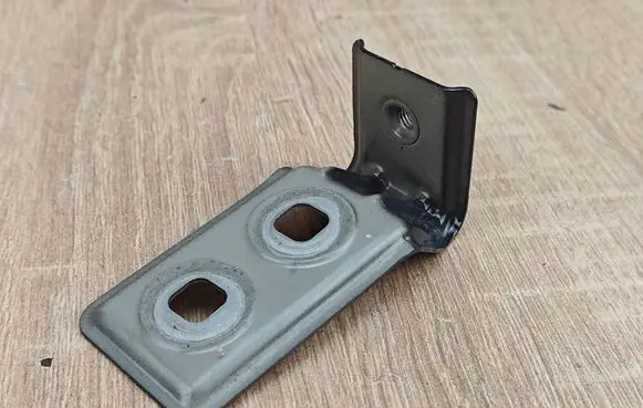 BMW 8 G16 Fender mounting bracket 63103152
