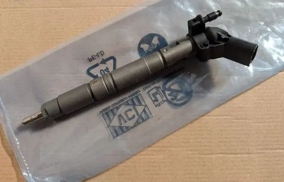 Audi A4 S4 B8 8K Fuel injector 0445115086