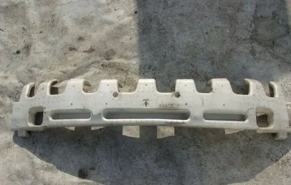 Mitsubishi Colt Quarter panel pressure vent 
