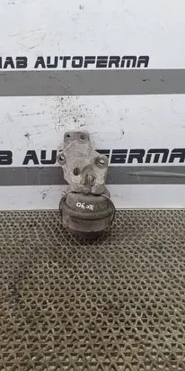 Volvo XC90 Engine mounting bracket 307415675 30680751