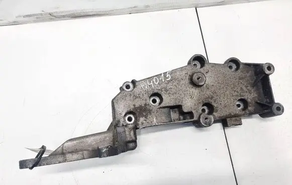 Volvo S40, V40 Engine mounting bracket 9497106