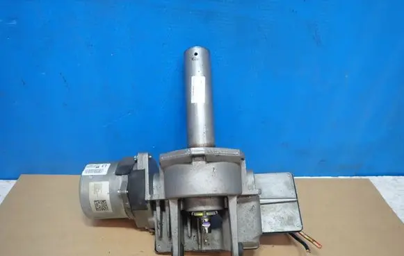 Opel Corsa D Power steering pump 13334994 112513871