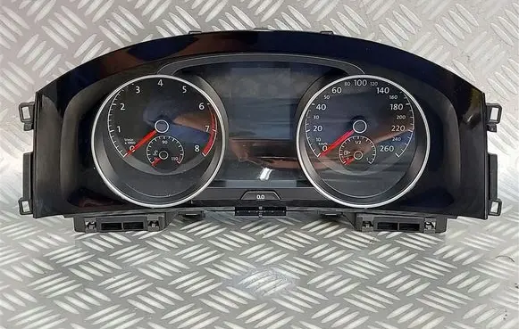 Volkswagen Golf VII Speedometer (instrument cluster) 5G1920640A