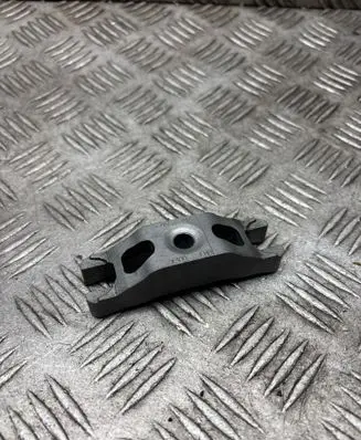 Skoda Octavia Mk2 (1Z) Fuel Injector clamp holder 03L216