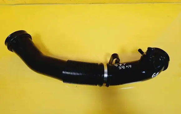 Audi A4 S4 B5 8D Air intake hose/pipe 058129627E 058133357A