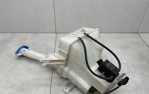 Hyundai i40 Windshield washer fluid reservoir/tank 