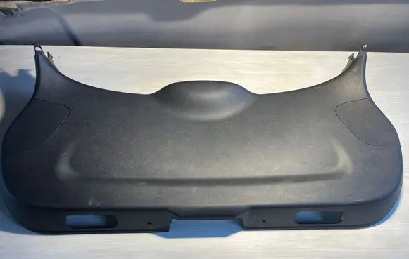 Renault Kadjar Tailgate trim 909002389R 156088222 156088221