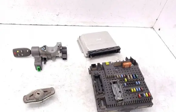 Volvo S60 Engine ECU kit and lock set 30646978A 0281011441 8676391