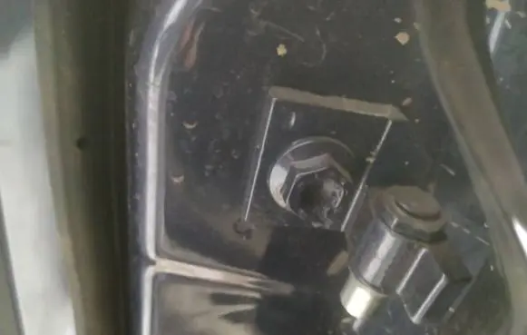 Jeep Renegade Front door upper hinge