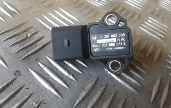 Audi A6 S6 C6 4F Air pressure sensor 0281002399 038906051B
