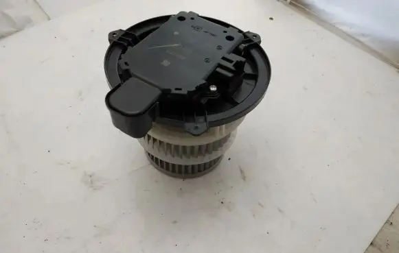 Lexus IS III XE30 Heater fan/blower 09Q275150DENSO
